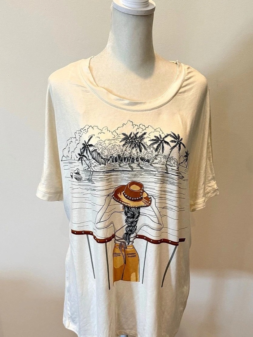 Love & Lace Graphic Short Sleeve Top in Cream XL New